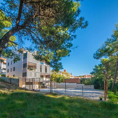 Marin A2+2 Apartment