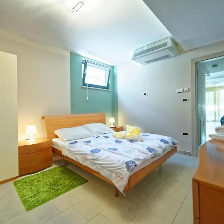 Marin A2+2 Apartment *